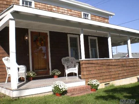 Come Home To The North Fork. Enjoy Peconic Bay Views From Your Wraparound Porch, Overlooking The Waterfront In Historic New Suffolk. Charming, Updated, Traditional In The Heart Of This Desirable Bayfront Hamlet Offers 3Br, 2Ba, Formal Dining Room, Eik, Sun Room. The Best Of Old And New. Surrounded By Sandy Beaches. Boater&rsquo;s Dream.