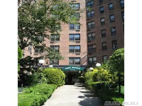 Large One Bedroom In Excellent, Move In Condition. Totally Renovated. This Bright & Quiet Corner Unit Features New Oak Hardwood Floors, Custom Made Eat-In Kitchen W/ Stainless Steel Appliances, Renovated Bathroom W/Jacuzzi. Many Built-In & Custom Closets. New Electric, Plumbing & Cable Wiring. Well Maintained Doorman Building On The Same Block As Subway Station.