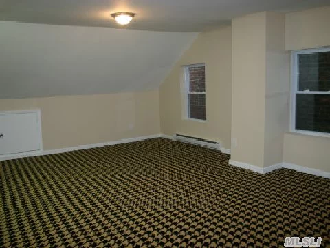 Very Spacious 1 Bedroom Apartment W/ Convenient Parking Near Hicksville Train Station. 2nd Floor Apt Over Clothing Store, Walk Up 1 Flight Of Stairs, (No Elevator). Gas Stove.