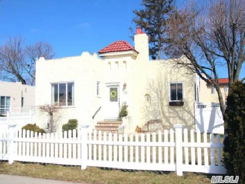 Absolutely Stunning Updated Gables Ranch With A Beautiful Craftsman Custom Kitchen Open To The Formal Dining Rm, Living Rm With The Famous Gables Fireplace, Gleaming Hardwd Flrs, All Located Prime Merrick Kennedy High Sd25! Updated Bathrm Has A Jacuzzi Tub & Relaxing Rain Shower, Plus The Partially Finished Basment With Bathroom. Come See Today!