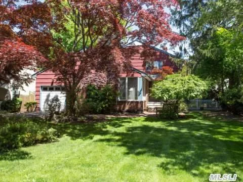 Perfect Mother/Daughter On Mature Tree Lined Street Near Hospital, Town & Lirr.Glowing Hardwood Floors, Large Sunken Lr W Fpl And Soaring Ceilings.Mature Specimen Trees. Beach/Golf Privileges