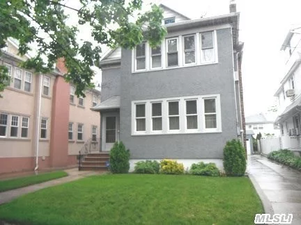 Excellent Condition 3 Bedroom 1 Bathroom Rental In Bayside. Waking Distance To Lirr, Shopping And Much More!