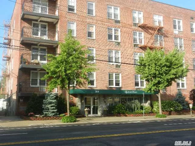 Lynbrook 2 Bedroom 2 Full Bath Large Living Room Kitchen Dining Area Terrace Court Yard Laundry Room Maintenance Does Not Reflect $89 Star Great Spacious Unit A Lot Of Closets Why Pay Rent! Priced Reduced!!!!