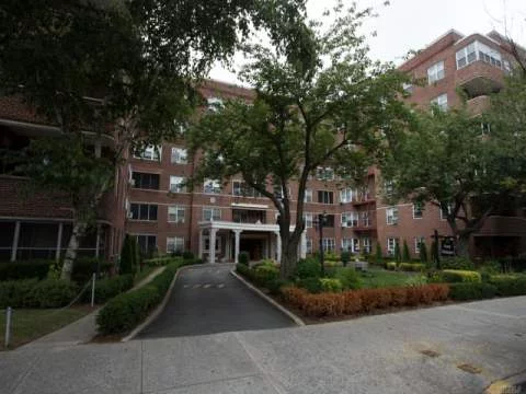 Bright 1 Bedroom In Excellent Prewar Coop. The George Washington Is A Prestigious Coop