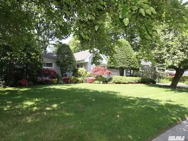 Picturesquely Set On A Quiet Street In The Village Of Flower Hill This 4 Bedroom Ranch Boasts An Open Floor Plan Plus A Magnificent Garden Room With Vaulted Ceiling And Panoramic Views Of The Property. Port Washington Train Sticker For Easy Commute To Nyc !