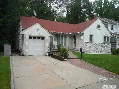 Newly Renovated 3 Bedroom Ranch House Located At A Quiet Street. Baker Elementry School And Great Neck North. Near Park