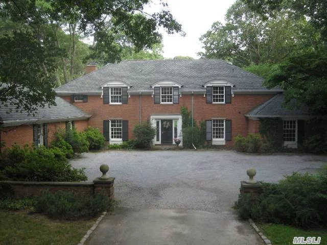 A Georgian Brick Estate Situated On 4+ Wooded Acres In The Very Private Cove Neck Community. A Long Private Drive Leads To A Courtyard Entrance Of This Remodeled Colonial Offering A 2 Story Entry Foyer, New First Floor Masterbed Suite, Elegant Living-Dining Rooms, 3 Fireplaces, Library, French Doors To Formal Gardens, Custom Humidor, Newly Gunite Pool, Gracewood Beach Asso