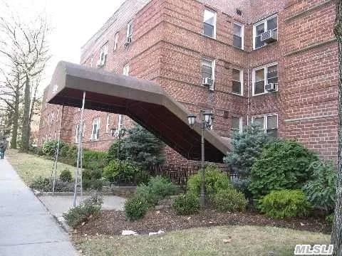 Welcome To This Beautiful 1 Bedroom, 1 Bath Back Apartment With Large Terrace In The Great Neck Plaza. Features Include A Full Bath, Modern Kitchen, Beautiful Hardwood Floors. Near Railroad, Town, Shops, And Many Other Community Services.