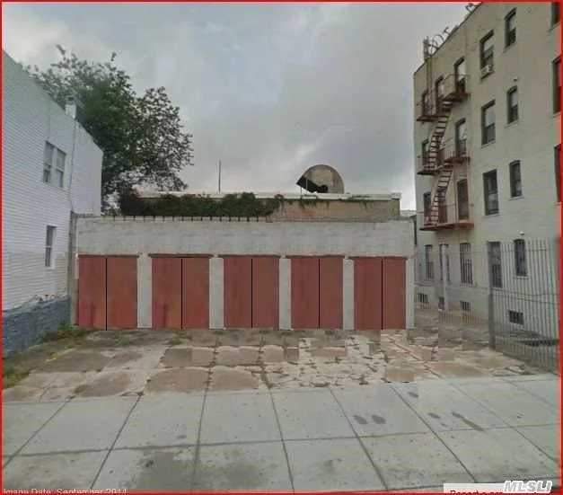 1000 S/F 1 Story Commercial Bldg. On A 2300 S/F Lot With Room For 5 Car Parking. Near Halsey Stop In Ridgewood.