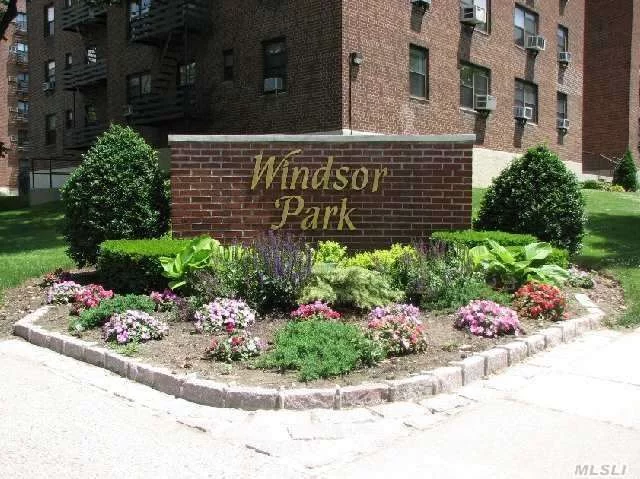 Bayside: Large, Bright 1 Bedroom Apartment With Great Layout In Windsor Park. The Efficiency Kitchen Has Room To Cook! The Updated Bath Has Glass Door Enclosed Tub/Shower. Laundry And Storage In The Building. Parklike Setting With A Pool And Tennis Club. Convenient Close To Express Buses To Manhattan, Local Transit, Shopping, Restaurants, Schools, Parks, & Major Highways!