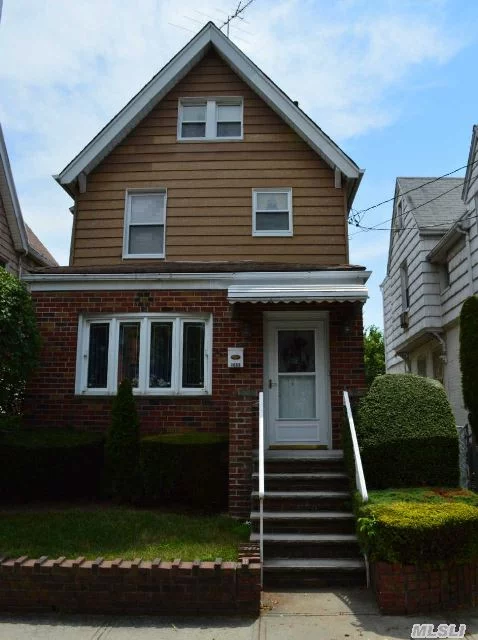 Beautiful Detached 1 Family Featuring 5/6 Bedrooms, Living Room, Formal Dining Room, Eatin Kitchen, 2 Full Bathroom, R5 Zoning (Easily Convert To 2 Or 3 Family), Great Location Only 2 Blocks From Train And All Shopping Nearby.