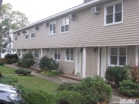Mint 3 Br Townhouse Nicely Updated, Wood Floors, New Appliances And Bath!
