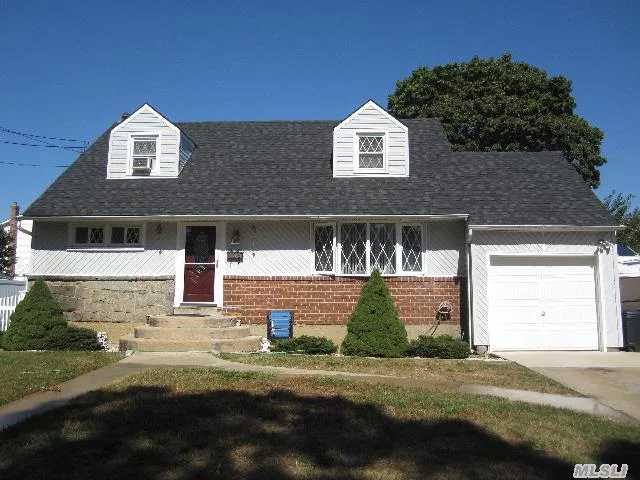 Large Expanded Ctr. Hall Cape Featuring All Replaced Windows, 1 Layer Arch Roof, Brand New Gas Boiler, 200 Amp Electric, Pvc Fenced           New