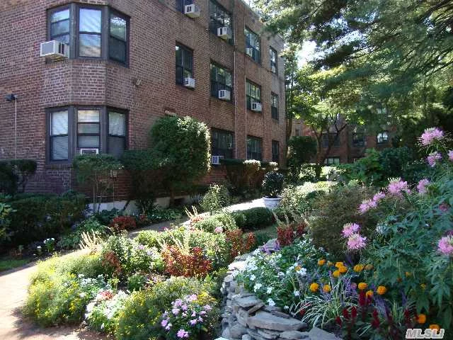 Drastic Price Reduction!! Well Maintained Unit With Expansive 530 Sq Ft Terrace - Very Rare!! Oversized Renovated Eik. Entry Foyer Can Be Used As Dining Rm Or Office. Washer/Dryer In Unit. Southern Exposure. Parking Available. Near Lirr/Shops/Restaurant. Prime Location/Heart Of Great Neck. Great Neck South School.