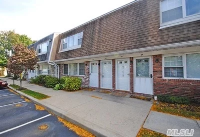 Mint 2nd Flr Condo With Laundry.Close To Rr, Bus, Schools, Houses Of Worship And Quaint Village Shops.