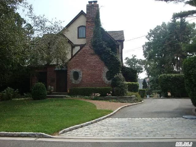 One Of A Kind Tudor/Colonial For The Special Buyers Who Are Looking For Their Special Home! Totally Redone Gleaming Hardwood Floors, Extended Cabinet Lined Eik With Granite Counters, Sunken Den, Enclosed Fla.Rm With Cathedral Ceiling, Living Rm With Frpl, Stained Glass Windows, New Burner, 200 Amps, Cac, Park-Like 80X130 Property, Awesome Curb Appeal & Many More Bells & Whistles!