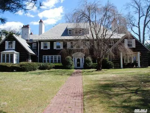 Built In 1920 This Country Home Has Everyones Favorite Shingled South Hampton Flare W/Slate Roof. Stately Colonial Quietly Located In Private Excluive Area Called Maedow Spring. Many Lg Entertainment Rms W/High Ceilings & New Wood Floors/First Floor. New Cac, New Heating & Electric Along W/New Master Bth.Flat Usuable Land With Play Area, Formal Pool Setting.Walk To Train.