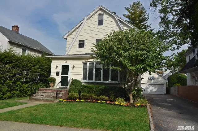 Beautifully Renovated And Maintained Home. Most Desirable Location Convenient To Lirr, Neighborhood Park, Schools & Town. Spacious Rooms. Eik W Granite. S/S Appl & French Doors To Deck Overlooking Rear Yard.