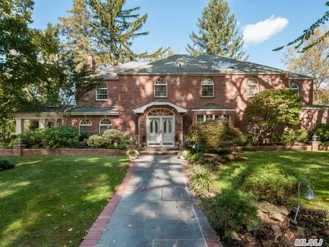 Spectacular Colonial In Strathmore Vanderbilt. Completely Renovated & Expanded With Loads Of Amenities. Large Kitchen Opens To Family Rm W/Fpl, Living Rm W/Fpl, Master Suite W/Dressing Rm & Luxurious Bath, Mint Condition In & Out, Country Club Privileges With Fee