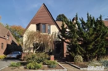 Charming4 Bedroom 2 Bath Tudor On Quiet Cul De Sac Updated Eik And Baths Hardwood Floors Thru Out Lr With Fplc Formal Dining Room Convenient To Lirr, Town And All Major Highways