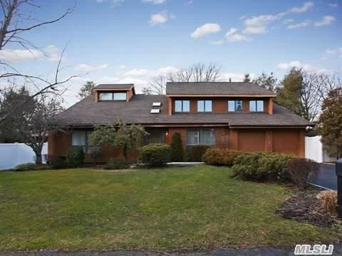 Once You See It You&rsquo;ll Want To Stay!! Prestigious Oak Neck Lane Colonial Offers 5Br 31/2 Bath Eik Fdr Flr Family Room With Fireplace Sunroom With Wet Bar Ig Pool Priced To Sell!! Sandy Was Never Here!! Taxes W/Star 23001.17