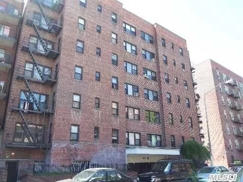 1 Br Co-Op In Prime Location Of Flushing, Minutes To #7 Train Station, Lirr And Many Others.Very Bright & Clean Apt.