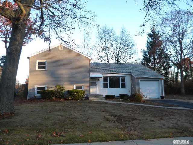 Nice Home In Desirable Idle Hour Community. Fresh Paint And Carpets. Needs Some Tlc