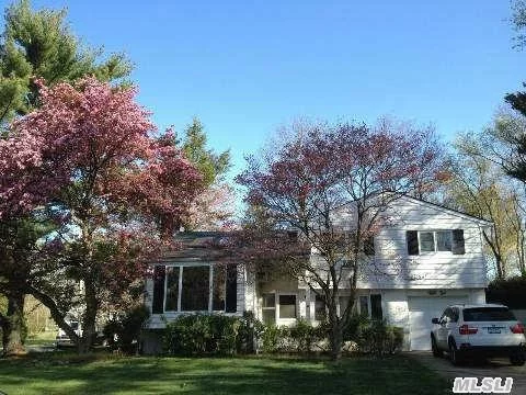 Great 3 Bedroom House On A Cul-De-Sac In Morgan Park Estates, With 2 Full Baths, Living Room @ Fpl, Dining Room, Den, Eat In Kitchen, 1 Car Garage And Wood Deck.