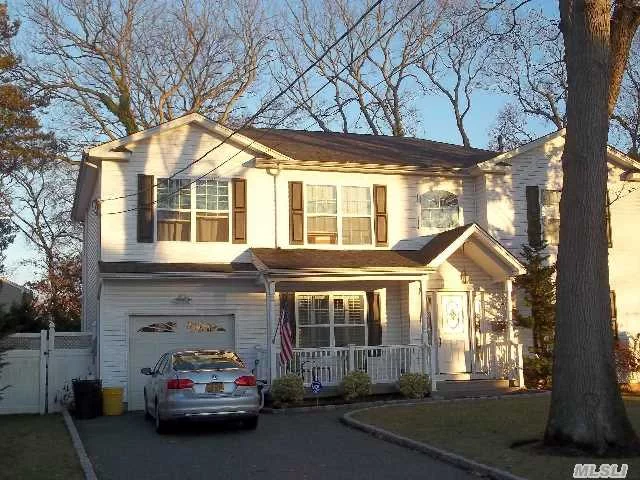 Young And Large True Custom Colonial Built In 2006 !! Sd # 23 !! Large Open Eik! Fdr! Large Fam Room W/Fpl And Sliders To Lg Back Yard! Huge Mbr With Bth And W/In Closet! All Large Bedrooms! Huge Newly Fin Basement, Great For Family And Entertaining!