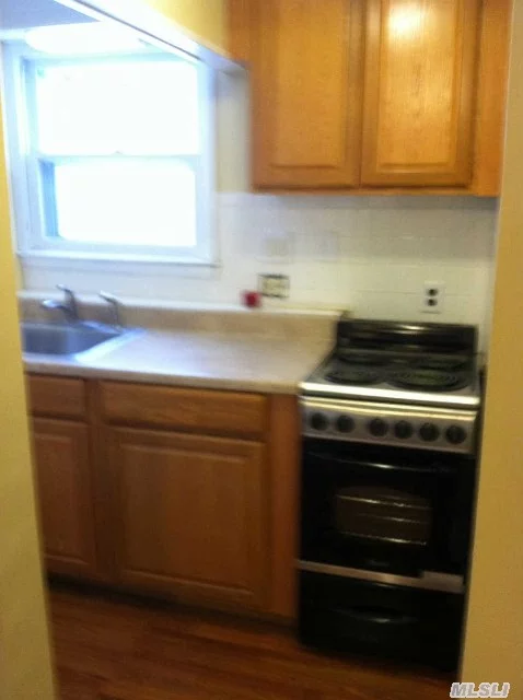 Adorable Super Clean 1 Bedroom Apartment. Walking Distance To Shopping Center, West Islip Schools.