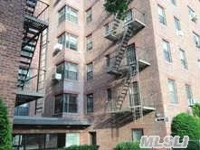 Beautifull 2 Bedroom Apartment, 1 Full Bath., 1000 Sq. Ft. Laundry Room Area, Elevator.