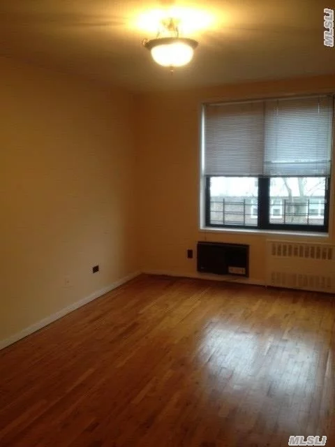 Large, Bright Jr4 In Well Maintained Building. Two Blocks From Lirr, Buses And Shopping.