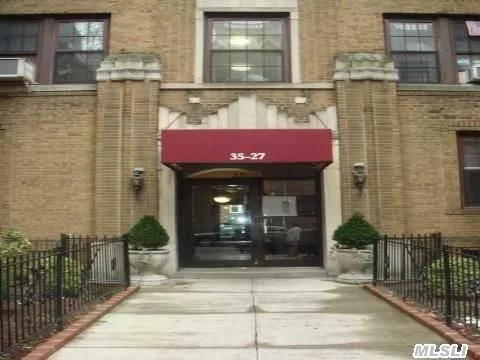 Large One Bedroom Apartment In The Historic District Of Jackson Heights. Featuring An Eat-In-Kitchen, An Updated Bathroom, And Closet Space Galore. Very Bright Thanks To Its Many Windows In Every Room. Great Location Just Steps Away From Public Transportation, Shops, Restaurants.