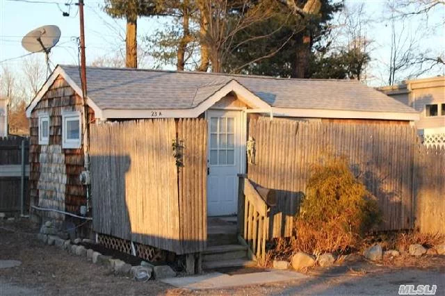 Small Private Studio Cottage New Kitchen, Doors, Carpet, Paint. Close To All. Private Deck. Parking (2 Cars) & Yard Space. Fenced
