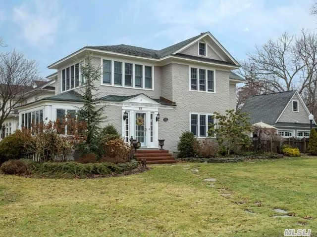 Stately Brightwaters Lakes Colonial. Renovated Top To Bottom -New Windows, New Roof, New Gutters, New Ext Paint, Cac, New Kitchen W/Marble & Ss Apps, Updated Baths, New Wash & Dry, Wd Flrs, Huge Rooms, Large Bdrms, New Lndscp, Igs, New Patio. Bonus Room Over Garage, Low Taxes -You Will Absolutley Love!