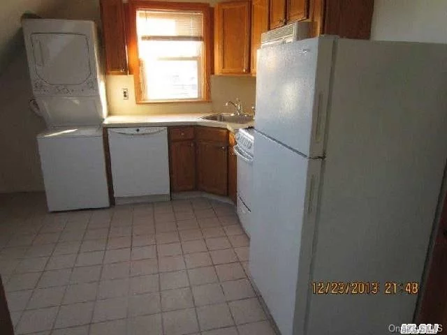 Excellent 3 Br/1 Bath W/Plenty Of Storage, Heat And Hot Water Included. Comes W/ 1 Parking Spot, New Washer/Dryer, New Carpet, Dishwasher & Microwave Range. 5 Minutes Walk To Lirr!, Additional information: Appearance:Excellent