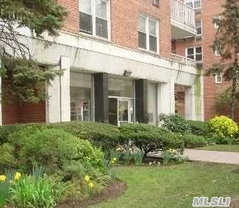 In Center Of Downtown Flushing, All Rooms Have Window, Big Balcony, Pool, 24Hrs Doorman.