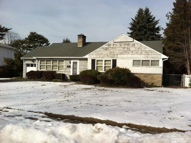 Wonderful, Convenient Location. This Is A Great Opportunity To Be In Syosset School District. Flat, .26 Acre., Less Than 1 Mile To Syosset Train Station. Close To Shopping, Houses Of Worship. Brand New Oil Burner. Do Not Walk Property!! Home Is Being Sold As Is.