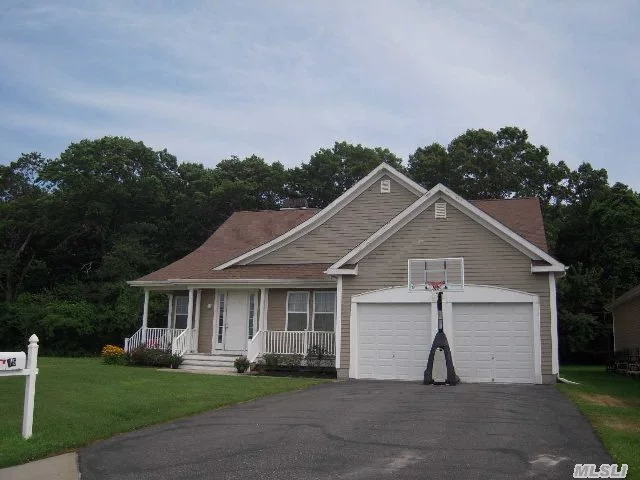 Fabulous Ranch Home With Golf Course View. Home Features Flr, Fdr, Great Room, Spacious Eik, Master Suite, 2 Guest Br, Guest Bath, Full Basement And 2-Car Attached Garage. Home Also Has 3-Sided Fireplace, Cac, Cvac, Laundry On Main Floor, Hardwood Floors In Flr, Fdr & Great Room, Limestone In Kitchen And Baths With Radiant Heat In Master Bath. Close To All