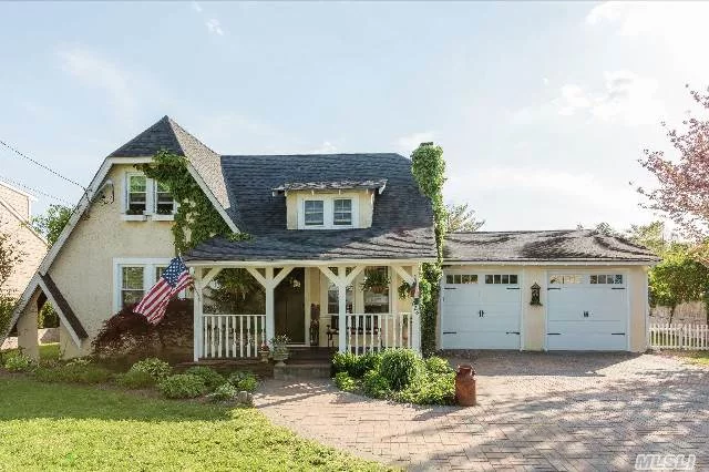 The Covered Porch Leads You Into The Most Tastefully Designed Home. Enter To A Roaring Wood Burning Fp, Gleaming Hwfloors & Wall Of French Doors Overlooking Your Southwestern Exposed Waterfront Property.Exqusite Custom Kit W/Cherrywood Cabinetry/Granite/Ss Appliances/SlateTiled Floors. 3/4 Bedrooms, Master W/Panoramic Views. 80&rsquo; Bulkhead, Boaters Delight!Priced To Sell!