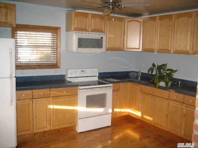 Lr, Eik, 2 Bedrooms, Full Bath, Washer/Dryer