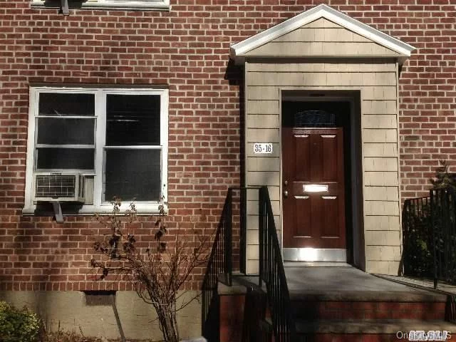 Bright And Sunny 1 Bedroom Apt. On First Floor. Freshly Painted. New Carpet, Hardwood Floors, 4 Closets, Eat-In-Kitchen. Must Have Good Credit! Some Coop Fees Apply. Near Lirr, Stores And Expressways.