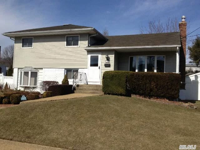 This Split Level Situated In Quiet Dead End Street Situated In Woodward Schools Feature Large Lr, Sliders To Walk Out Deck Overlooking Parklike Grounds, Full Oversized Family Room, Finished Basement, New Boiler, Hot Water Heater, Absolutely Perfect!
