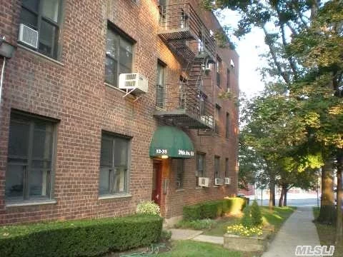 Great Location !!!!! Mins Walk To The #7 Train And Lirr. Right Next To The Park. 10% Down Okay For Qualified Buyers. Sublet Ok With Board Approval. Top Fl Large 1 Br Corner Unit. Very Bright And Sunny. Plenty Of Windows. Updated Kitchen And Bathroom. Hardwood Floor. Great Price. Must See. Info For Ref Only, Verify On Own Before Purchase.