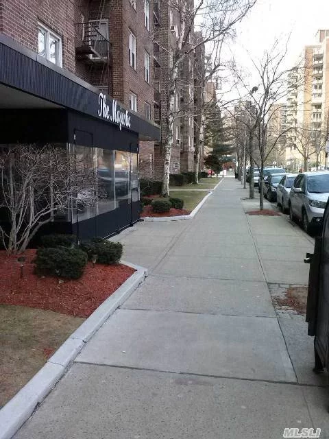 Rare Sunlit 2Bedrm, 2 Bathroom At 71st Ave Forest Hills Best Location, 24Dm, Laundry Room. Garage. Large Eik, 2 Updated Bathrooms And Plenty Closet Space (6). Reasonable Maintenance. Pets Yes! Ps 196, Just One Block To E/F Express Trains.