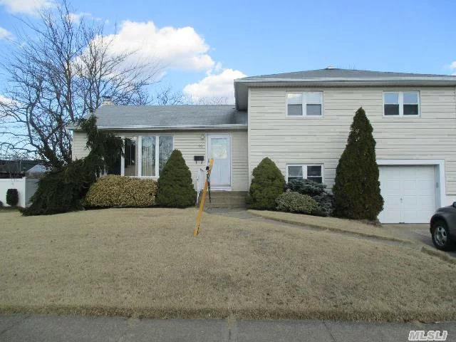 N Bethpage, Kramer Lane Grammar School, Split Level! Low Taxes! Updates Include Windows And Siding. Wood Floors Under Carpets. Don&rsquo;t Pay For Someone Else&rsquo;s Updates...Priced So That You Can Make This One Your Own! Taxes Do Not Include Star Of $1174