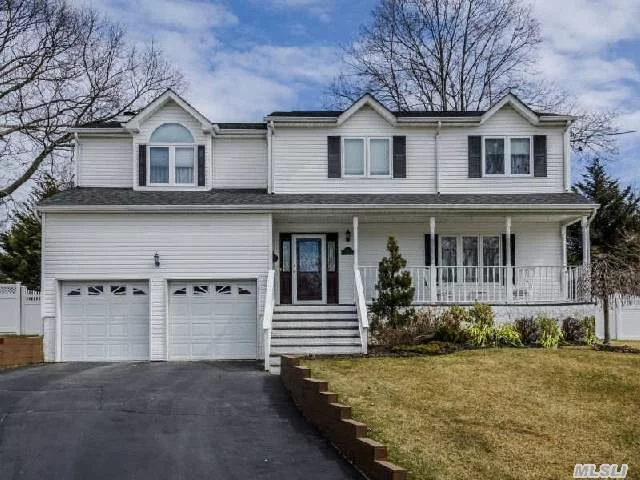 New To Market. Beautiful Colonial Has 4 Bedrooms 2.5 Baths/Eik/Great Room W Fireplace/2 Car Garage/Fdr/Flr/Master Suite With Large Bath With Jacuzzi Tub Walk In Closets/ Vaulted Ceilings/ Skylights/Hardwood Floors/Cac/Igs/Prof Landscaped/Front Porch/Patio In Backyard/.Must See!