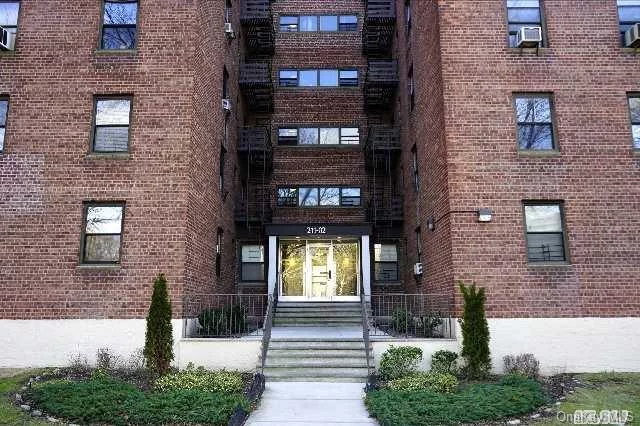 Large 3.5 Rooms Size 1 Br Windsor Park Coop. Sunny & Bright Unit. Hardwood Floor. Large Lr. Formal Dr. Very Well Kept Clean Apt. High First Floor. New Closet Doors & Updated Bathroom, All Windows Are Face To South. Low Maint, Storage Rm. Community Rm. Close To All Transportation, Express Bus To Mid&Down Town (M5&M8). Swimming Pool, Tennis Court. Near By Three Public Park., Additional information: Appearance:Excellent, ExterioFeatures:Tennis, Interior Features:Efficiency Kitchen