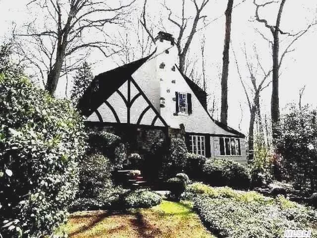 Currier And Ives Tudor, Set Picturesquely In Manhasset Bay Estates With Beach And Mooring Rights With Fee. Entrance, Expansive Living Room With Fireplace, Formal Dining Room, Den, Eat-In-Kitchen With Breakfast Area. 3 Bedrooms, New Spa Bath And Powder Room Period Details Throughout Home.