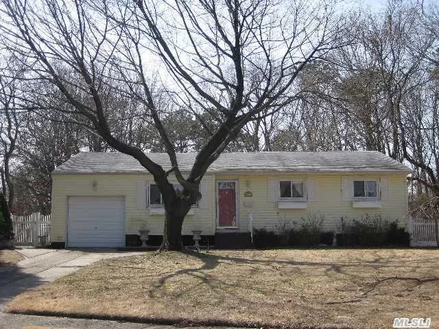 This Beautiful Spacious 3 Bedroomranch Is Nestled On A Quiet Cul De Sac Setting With No Backyard Neighbors. This Home Boasts Hardwood Floors, Large Bedrooms, Country Style Eik, Updated Baths, Central Air Conditioning, Sprinkler Systemand A Huge Basement With Ose.Brand New Roof!